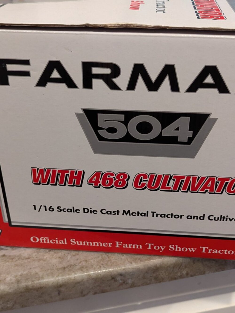 1/16 Farmall 504 Tractor & 468 Cultivator 2007 Summer Farm Toy Show Edition spec - Picture 10 of 10